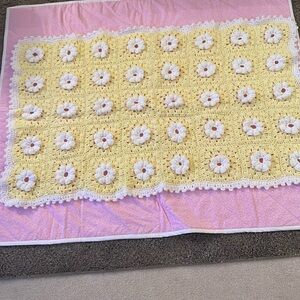 New crocheted blanket with 3D flowers